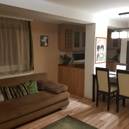Ezustpart Apartman *